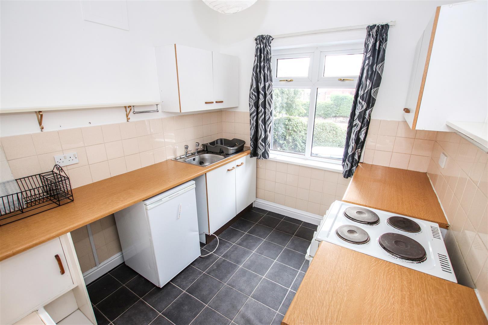 FITTED KITCHEN
